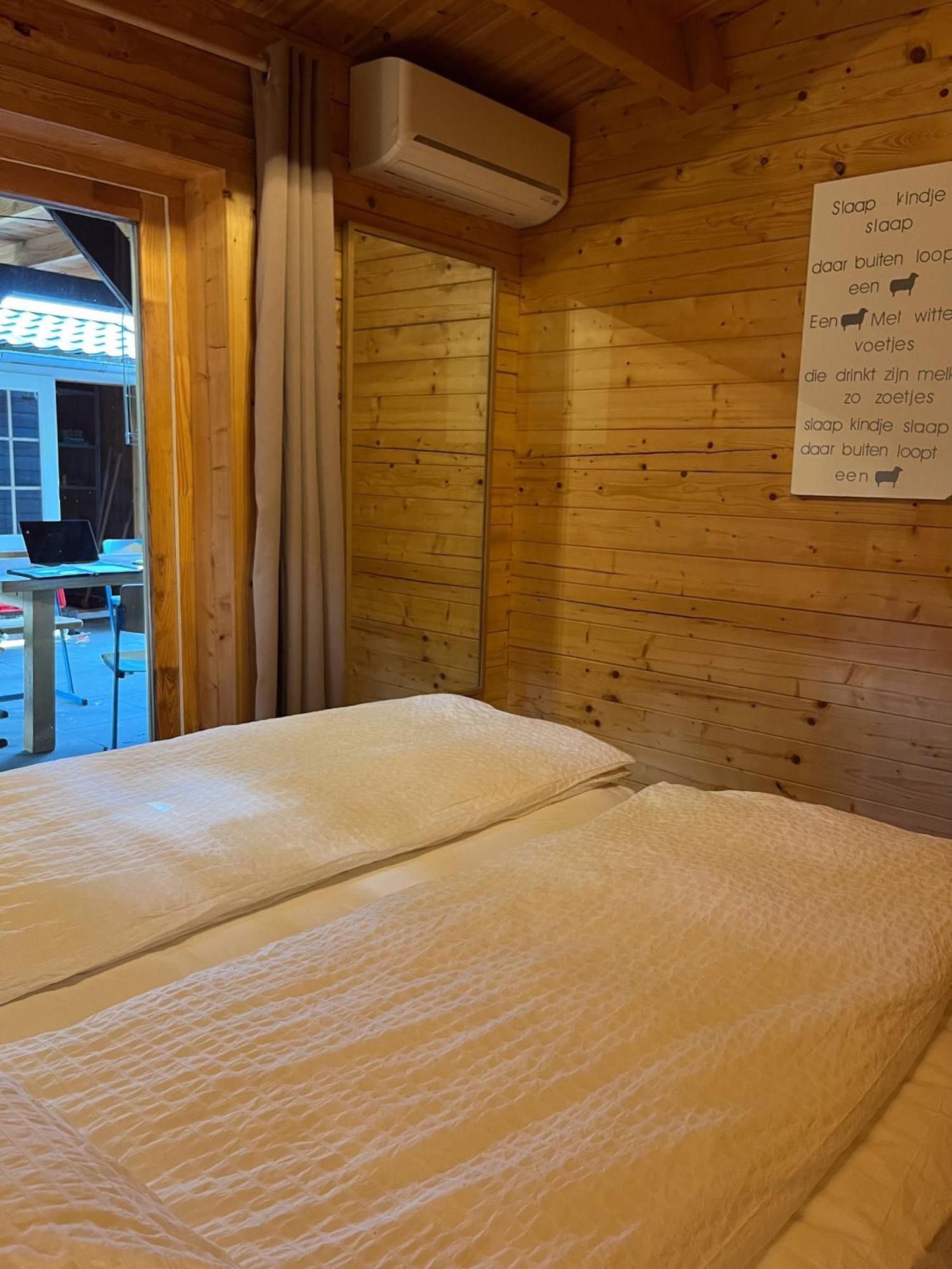 Luxe En Ruim Chalet Met Airco Bij Leekstermeer Matsloot Exterior photo