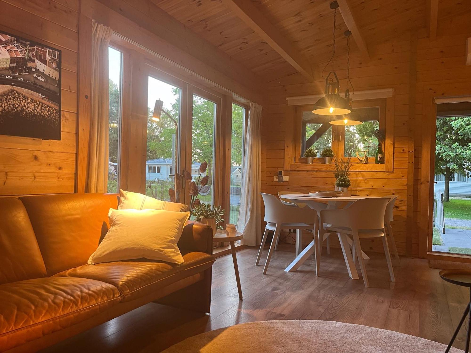 Luxe En Ruim Chalet Met Airco Bij Leekstermeer Matsloot Exterior photo